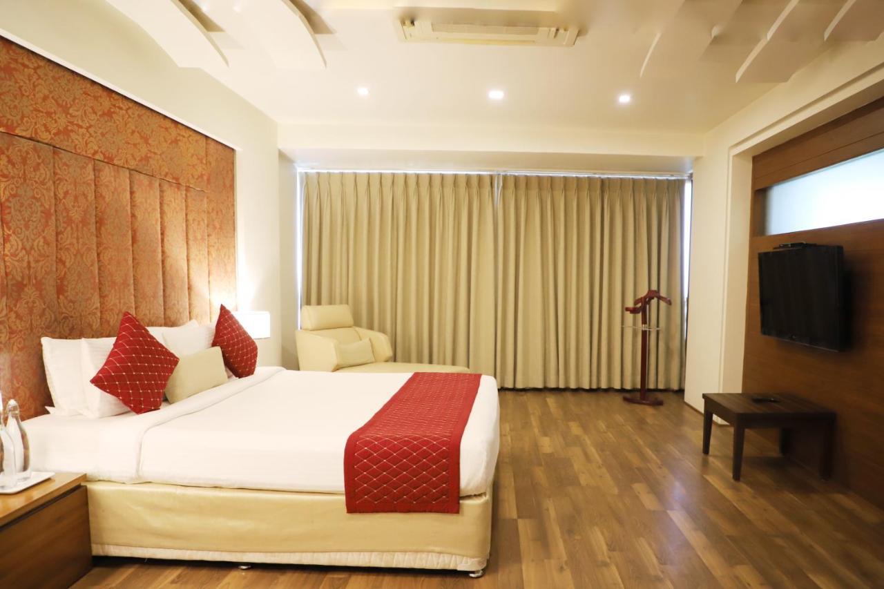 Boulevard 9 Luxury Resort & Spa Nadiad Экстерьер фото