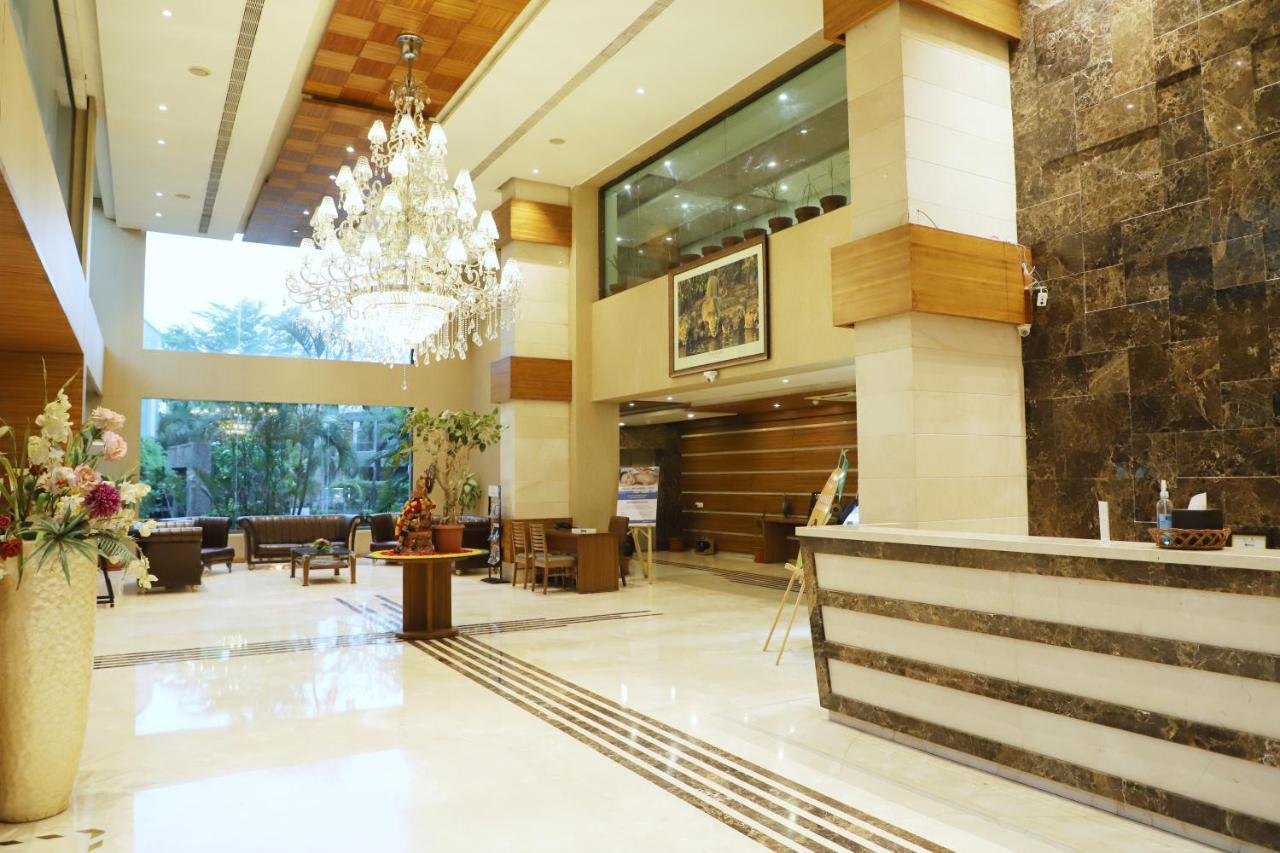 Boulevard 9 Luxury Resort & Spa Nadiad Экстерьер фото
