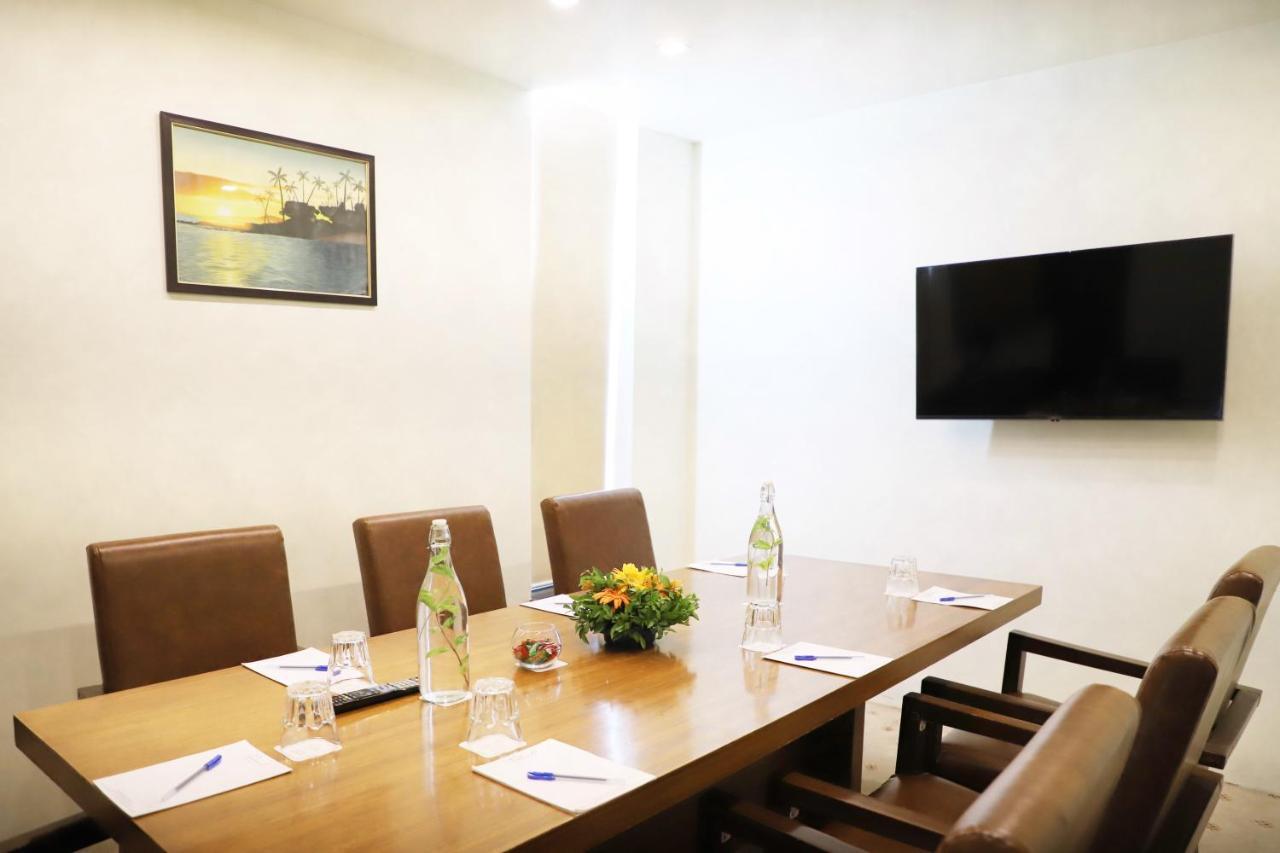 Boulevard 9 Luxury Resort & Spa Nadiad Экстерьер фото