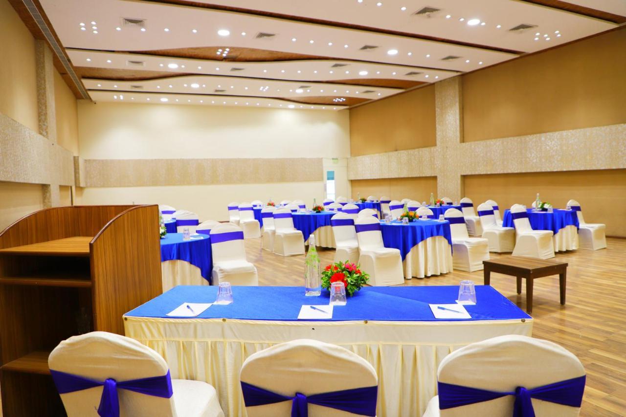 Boulevard 9 Luxury Resort & Spa Nadiad Экстерьер фото