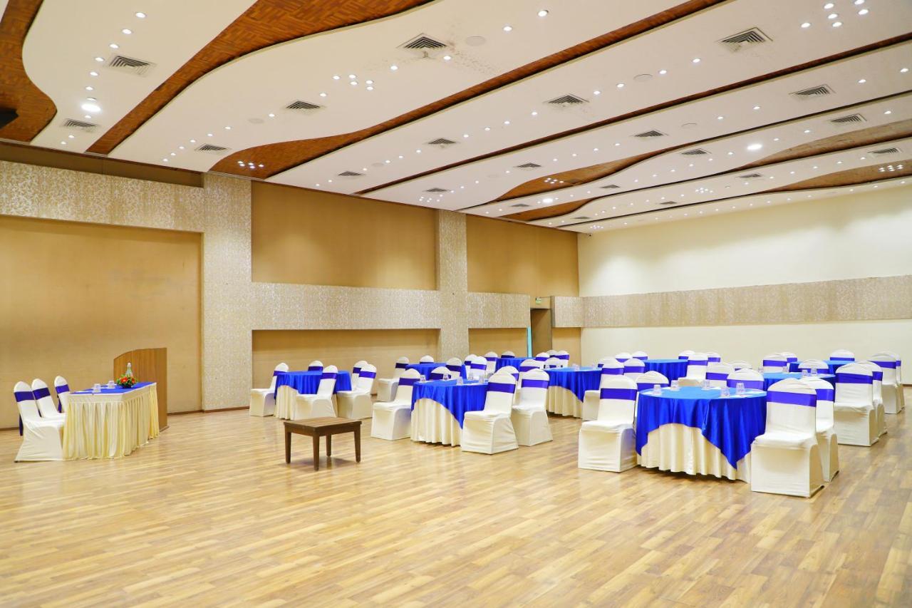 Boulevard 9 Luxury Resort & Spa Nadiad Экстерьер фото